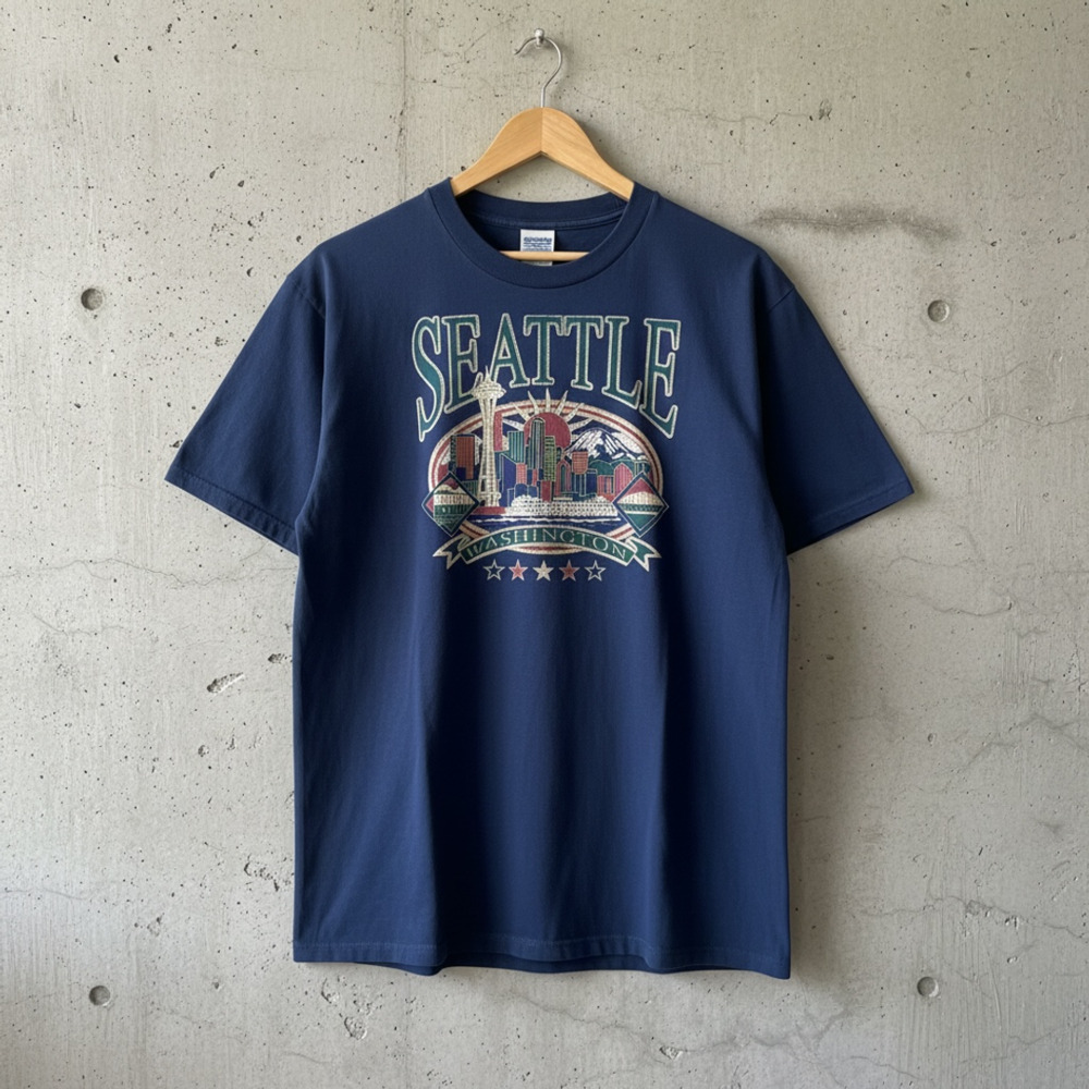 Vintage Seattle Washington Souvenir T-Shirt Blue Skyline Space Needle